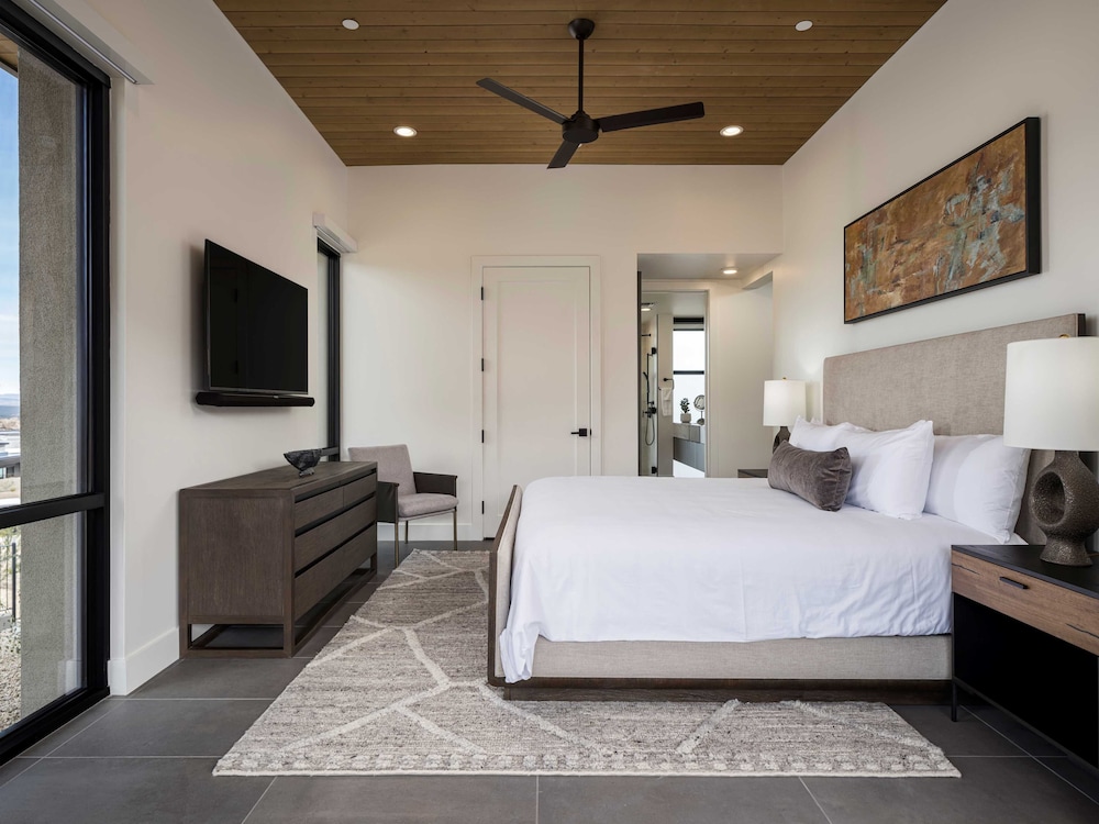 Mountain House Lodge at Sereno Canyon
