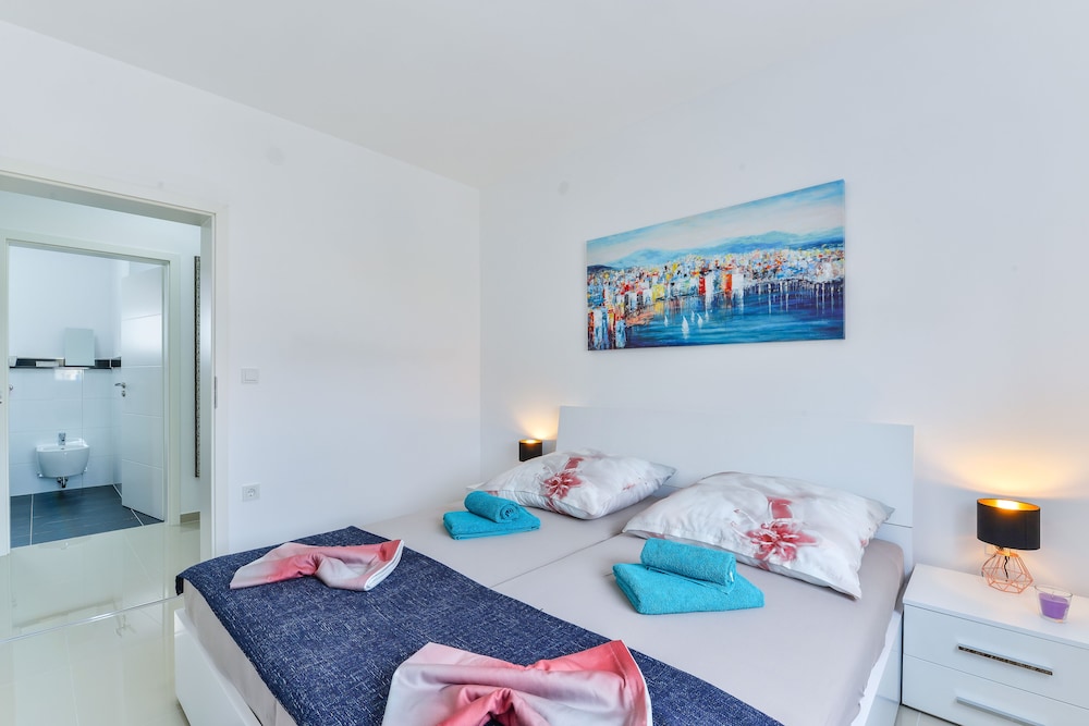 Apartments Olujic view 2
