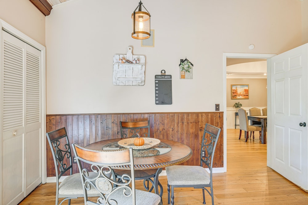5-story Group Getaway w/ Game Room in Franklin!