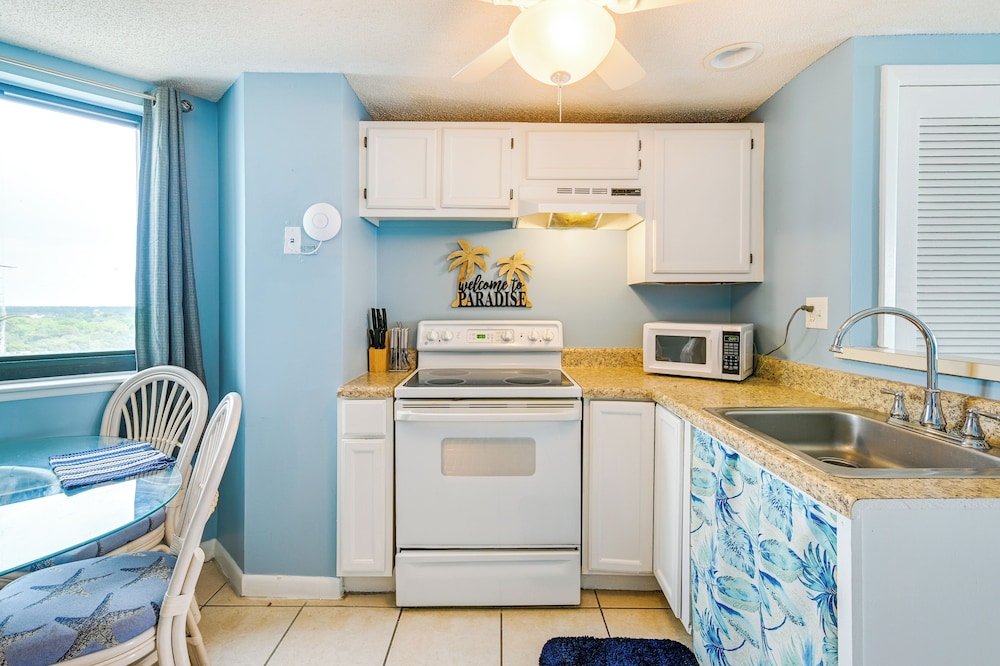Shore & Pool Access: Resort Condo in Myrtle Beach!