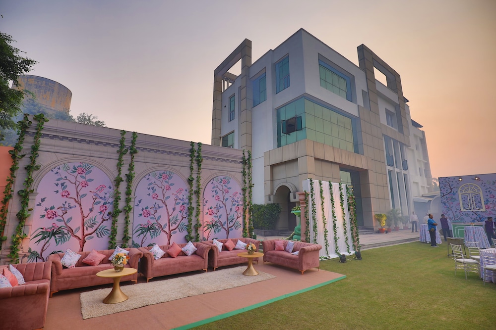 Goa Country Club By Pearl Near Udyog vihar Yashobhoomi