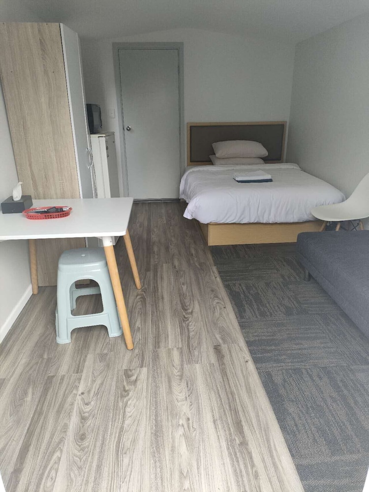 1 Double and 1 sofa bed Garden Chalet B