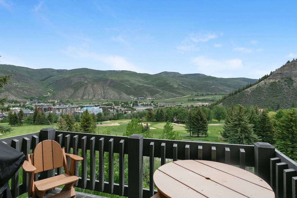 100 Ridgepoint 4 Bedroom Condo