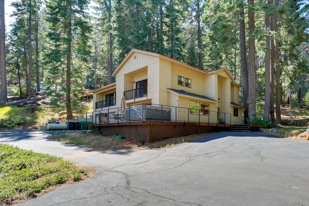 Westwood Lakefront Cabin w/ Hot Tub & Boat Dock! view 4