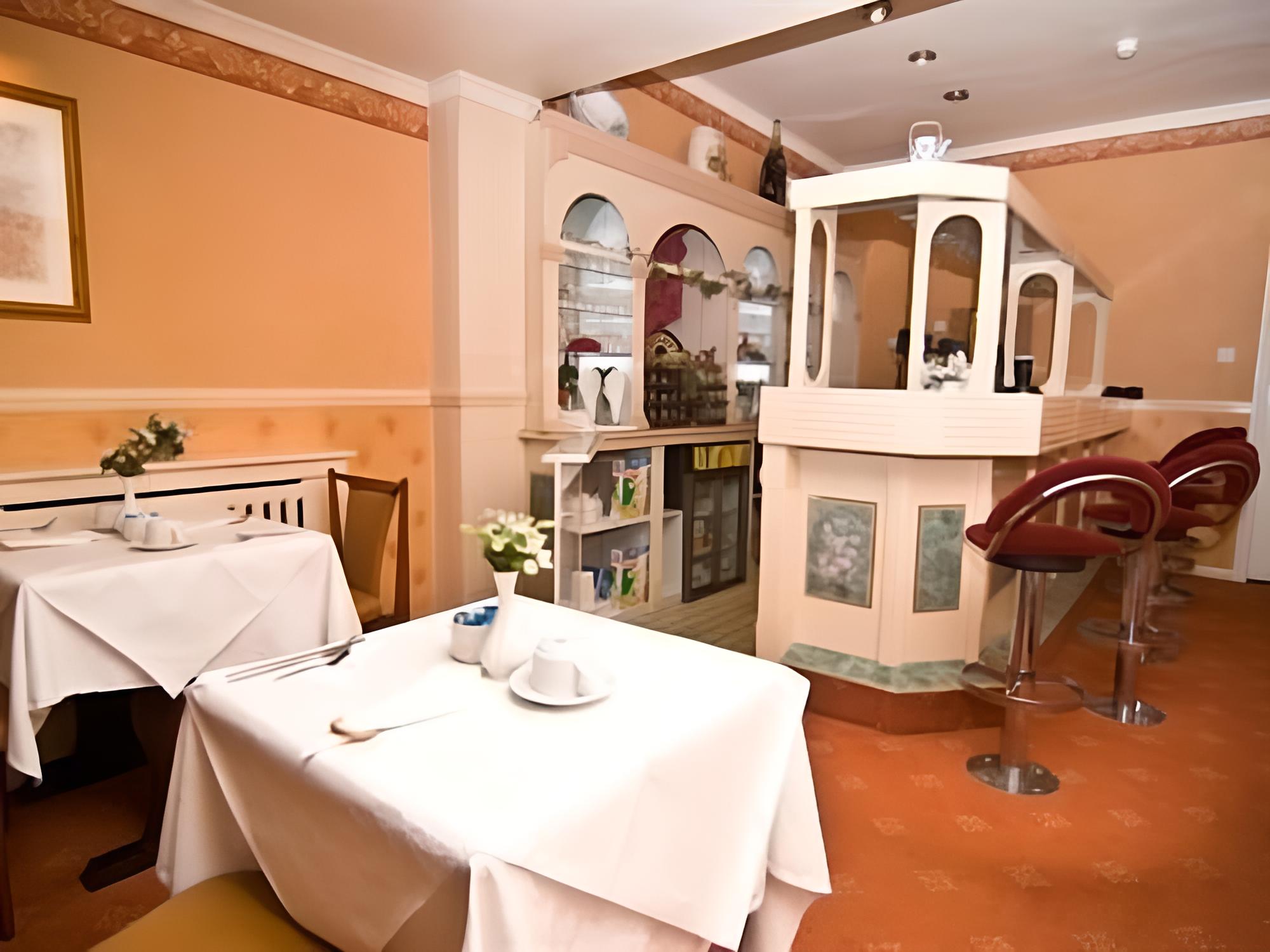 Maranton House Hotel