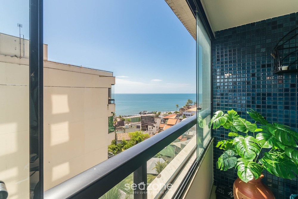 Studio w/ Partial Sea View Soc0316