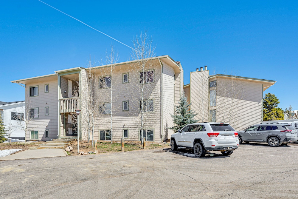 Fraser Condo w/ Ski Shuttle & Resort Amenities!