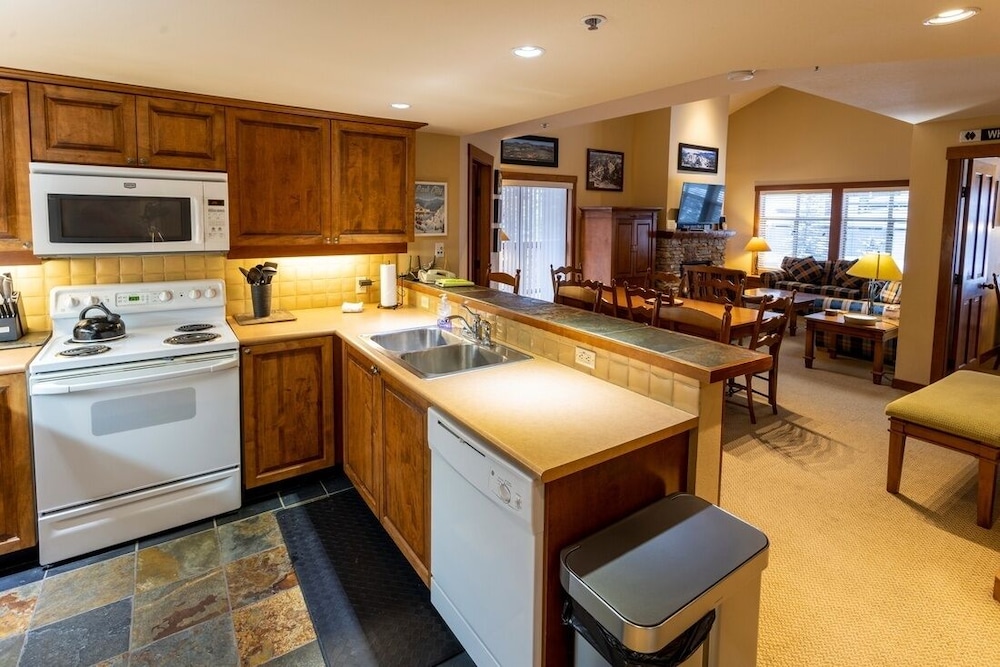 3323 - Two Bedroom Standard Powderhorn Lodge 2 Condo
