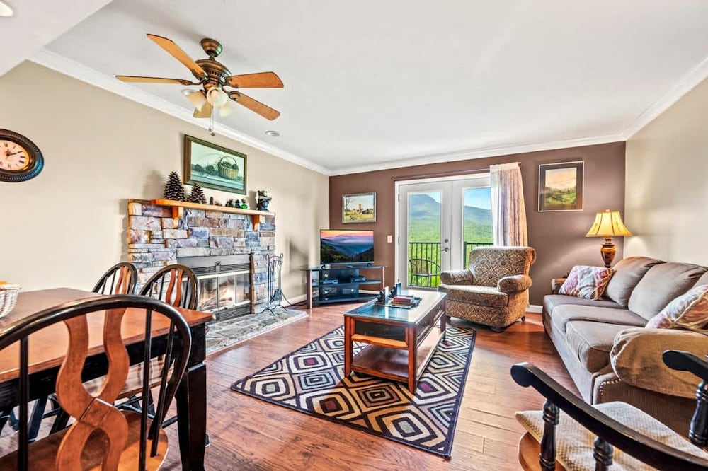 Sleeps 6 Full Kitchen Indoor Pool Mountains Views