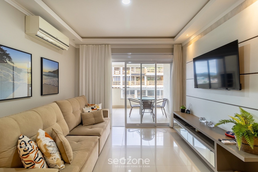 Apt Sea View w/ BBQ in Bombinhas Arn0104