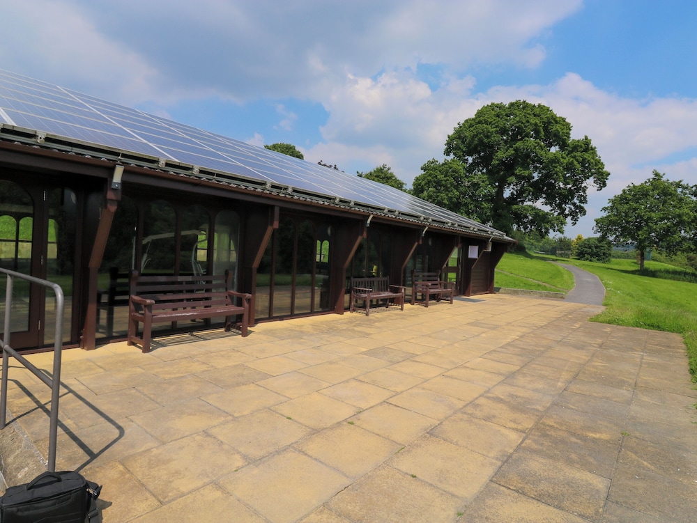 Harcombe House Bungalow 11