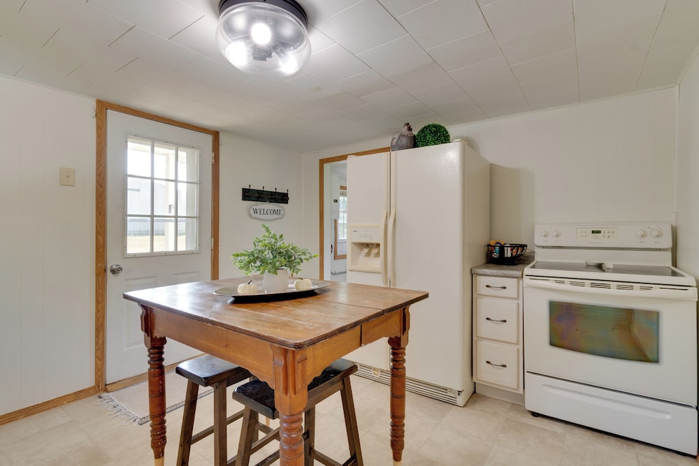 Pets Welcome: Tranquil Retreat w/ Yard in Jewett!
