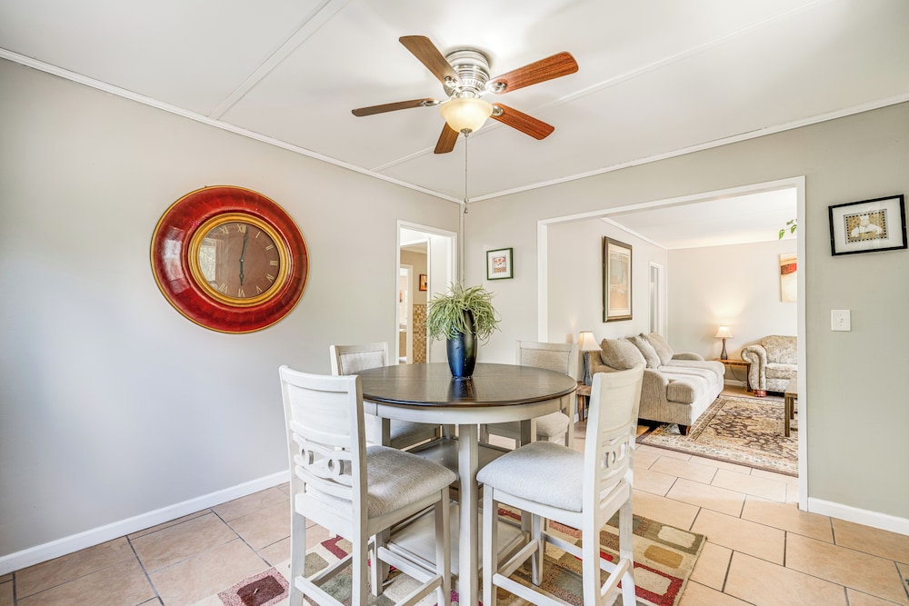 Sunny Warner Robins Home ~ 1 Mi to Robins Afb!