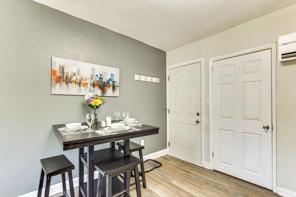 1 Mi to Camden Clark: Central Parkersburg Condo