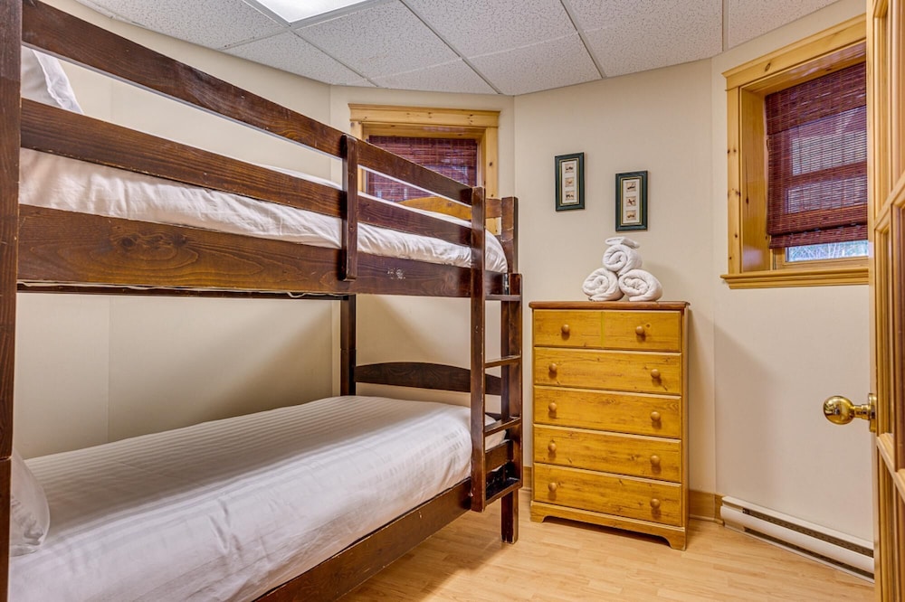 Grand Duc 74 - Gorgeous log Cottage With Private hot tub Heated Pool and Sauna