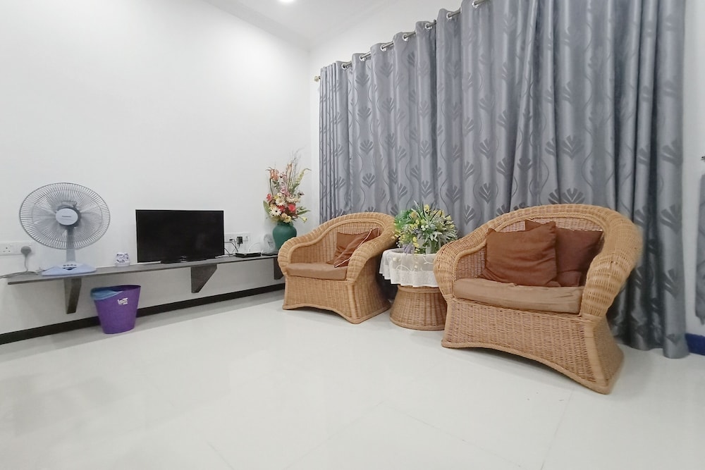 OYO 90203 Emma Sukma Homestay photo 2