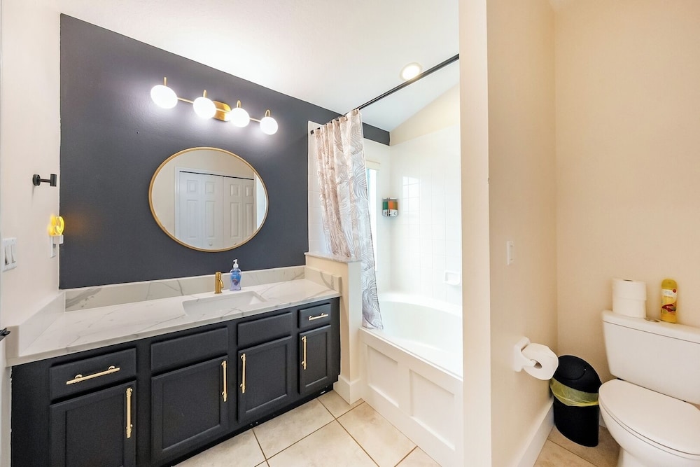 Private King BR + Pool Access Near Disney