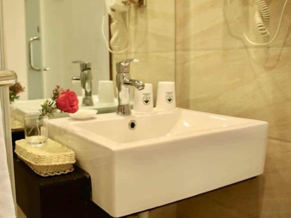 Ningbo Vacations - Greentree Inn Ningbo South Railway Station Express Hotel - Property Image 1