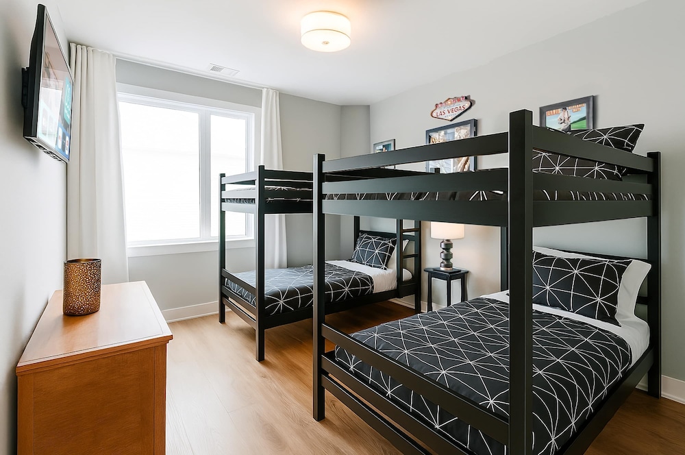 Elvis-themed 13 Beds Rooftop City Views