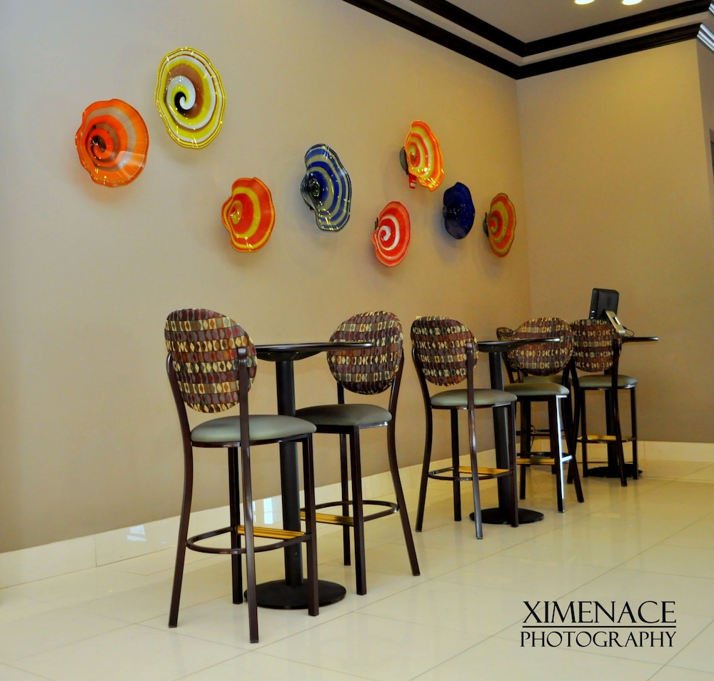 Wyndham El Paso Airport Hotel & Waterpark - Image 2