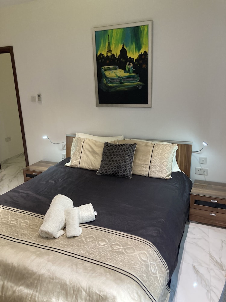 Side SeaView 3Bedrooms Apartment Sliema view 3