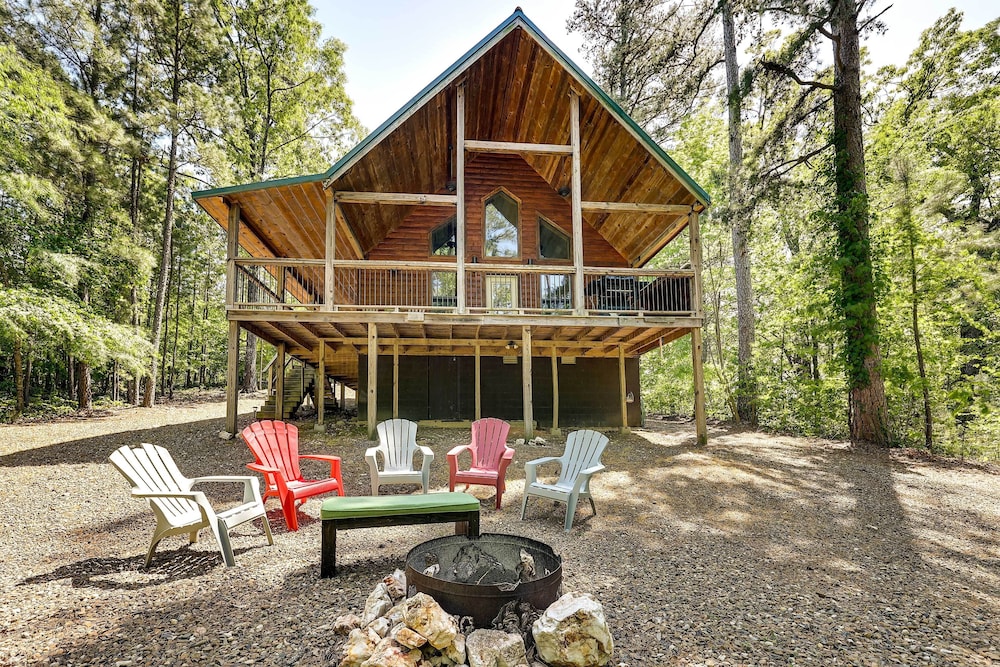 Hotel Pet-friendly Broken Bow Cabin w/ Fire Pit! - Image 1