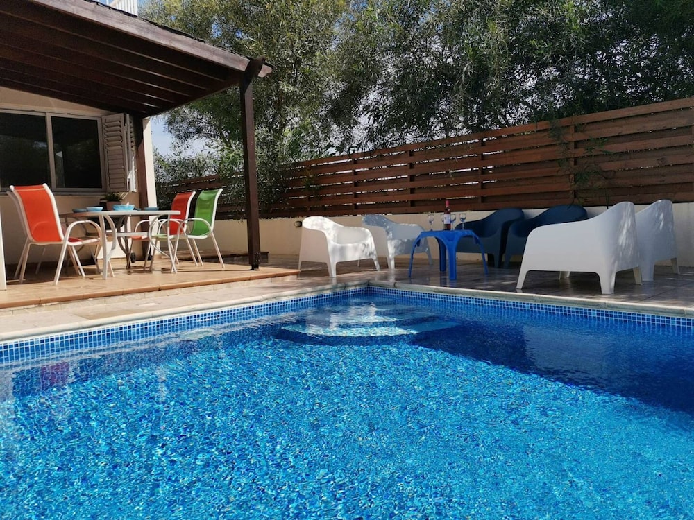 Sobella Villa - 3 Bedroom Villa With 10 x 4 Pool