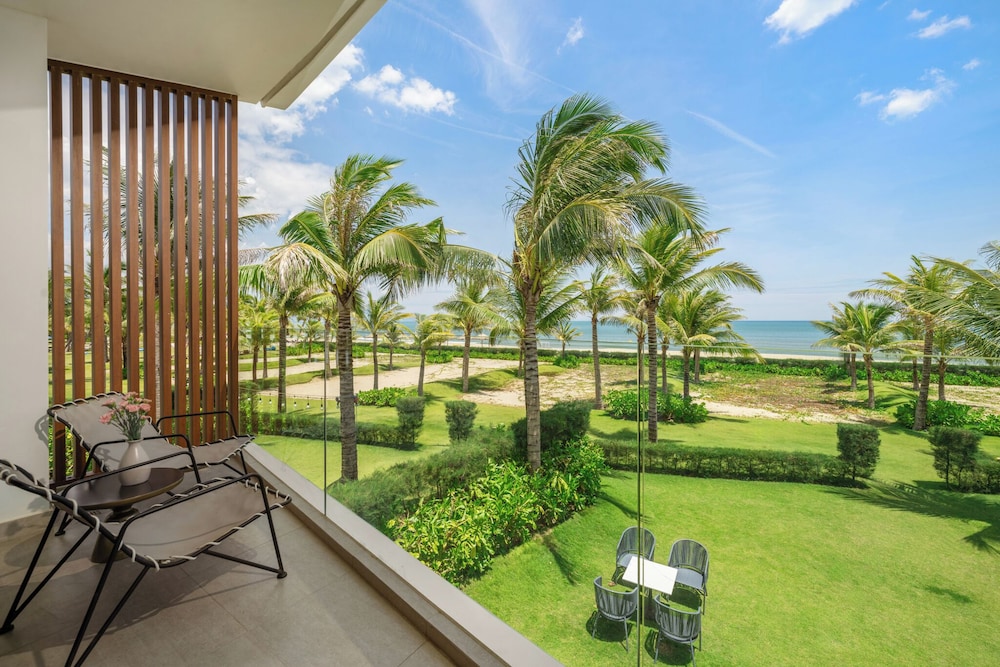 Aqua Vista Hoi An Beachfront Villas