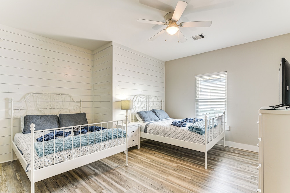 'the Beach House' Bolivar Peninsula Family Getaway