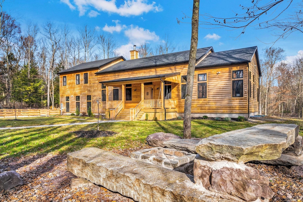 Grand Timber by Avantstay Indoor Pool, Sports Court, Game Room, & More!