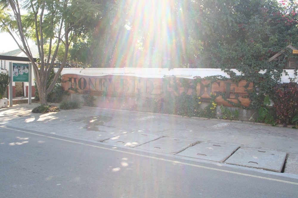 Honeybed Lodge