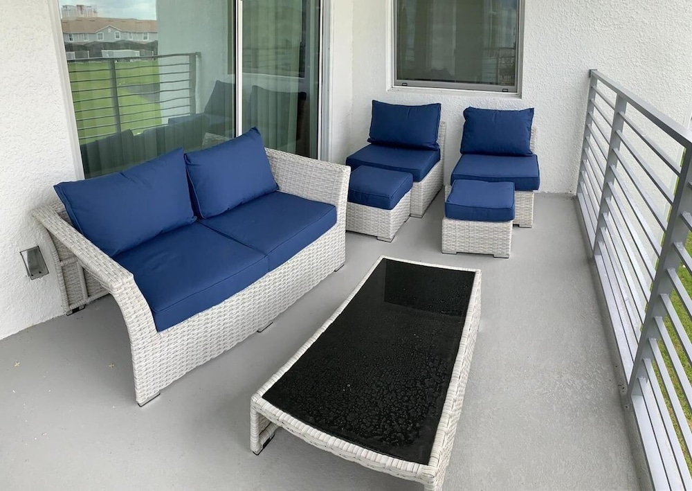 To Infinity And Beyond Storey Lake Resort By Shine Villas 2 Bedroom Condo