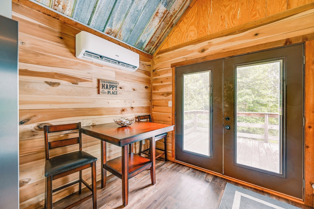 Kentucky Cabin Retreat w/ Covered Porch & Views