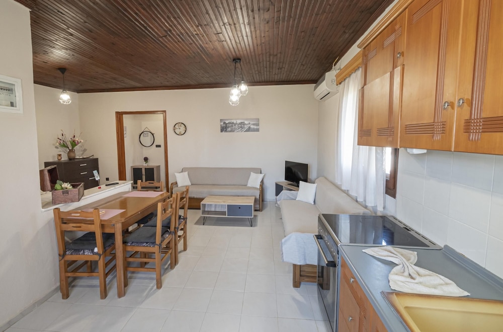 Dimis Right House by Rentals Pro