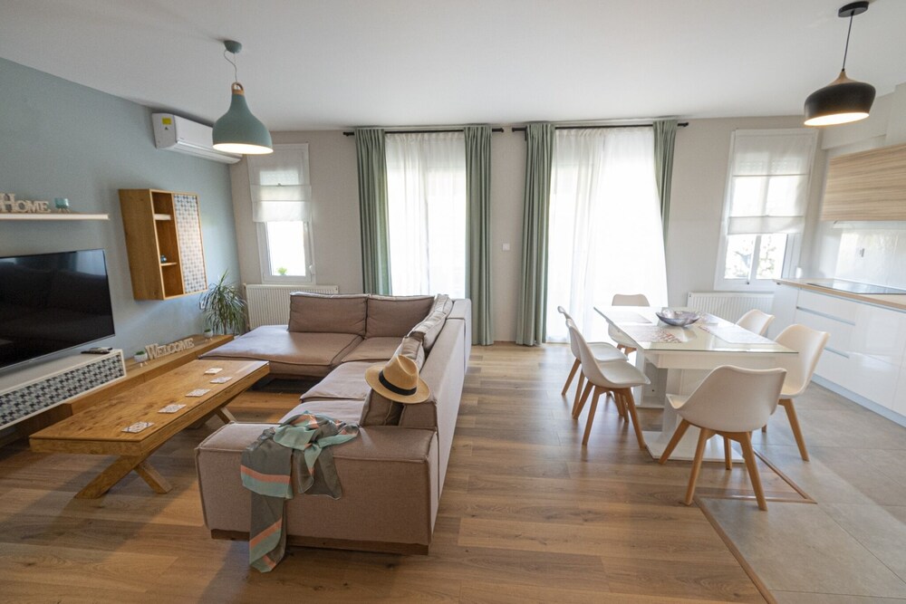 Simon Apartment by Rentalspro