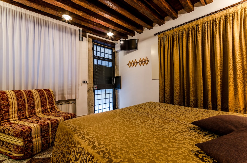 Venice Apartments