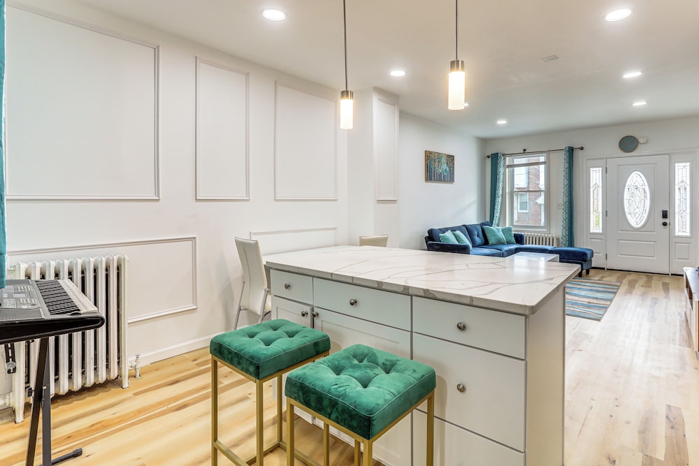 6 Mi to Eagles Games: Stylish Philly Townhome!