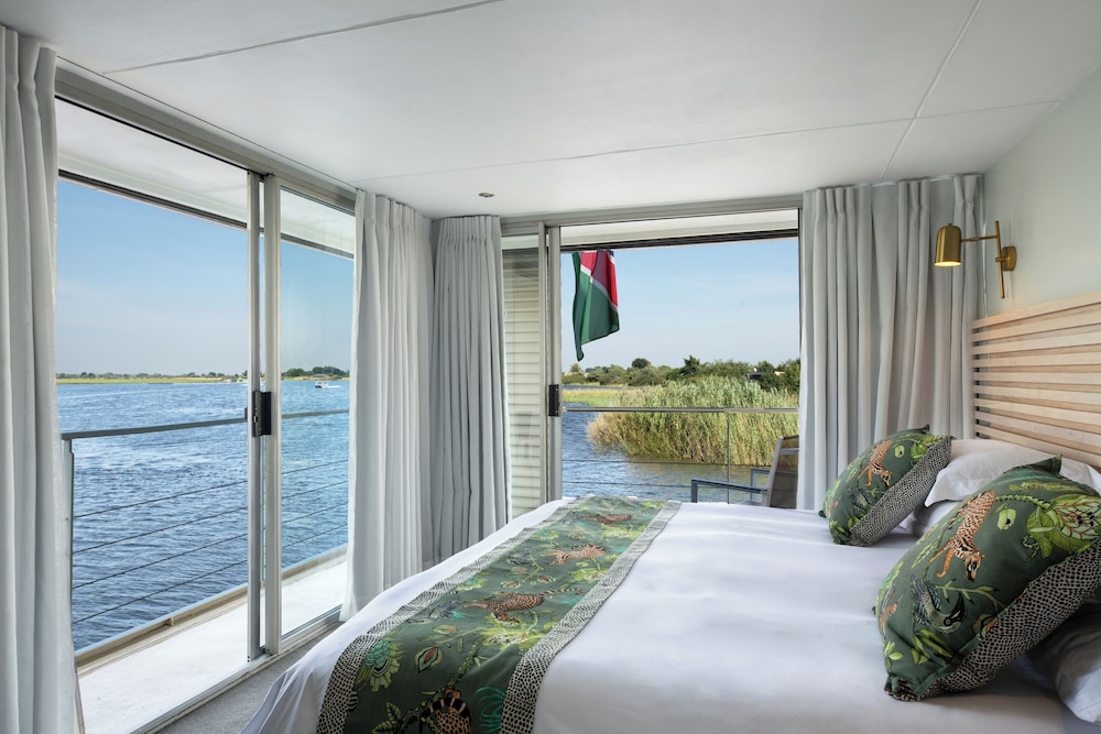 Zambezi Queen by Mantis