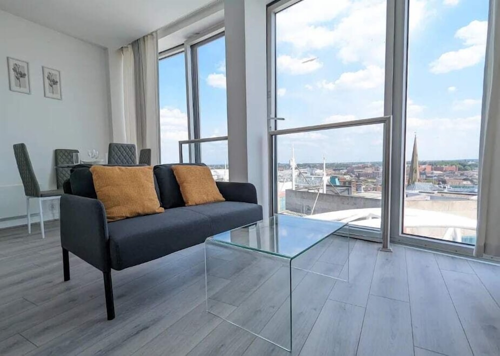 Chic Studio in Iconic Building Bham City Centre view 5