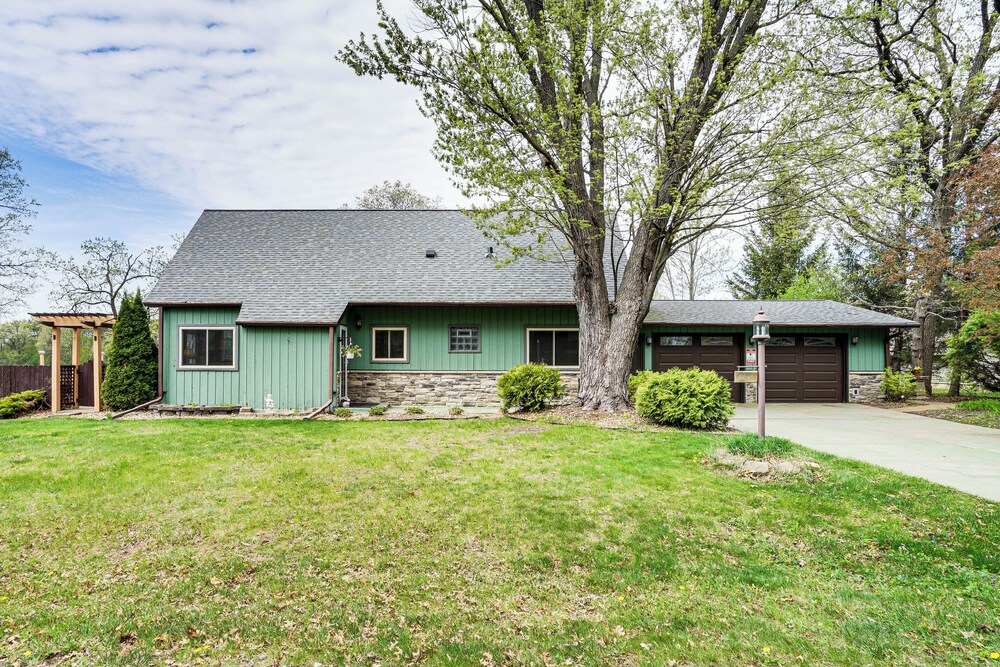 'love Lake Retreat w/ Hot Tub in New Richmond!