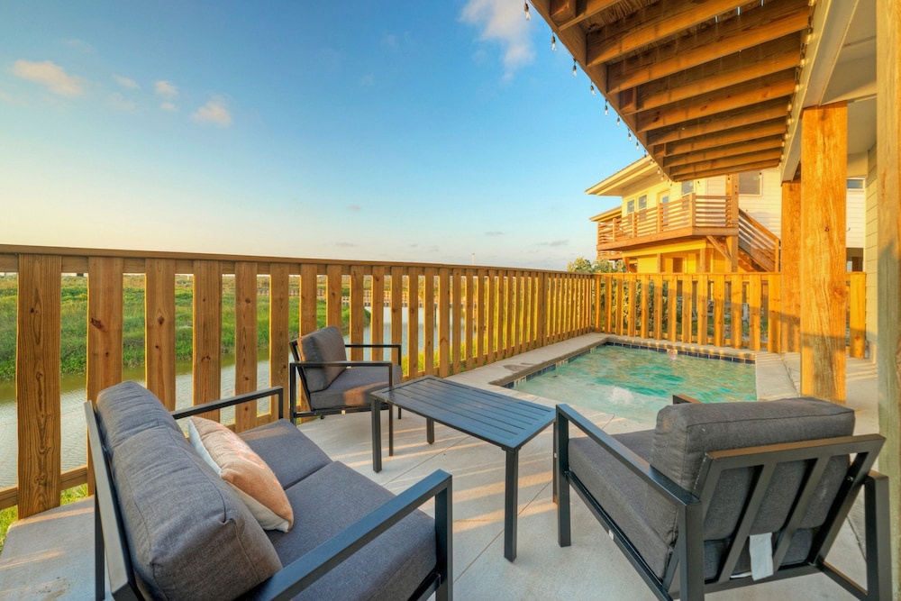 Island Girl by Avantstay Private Pool Prime Beach Access