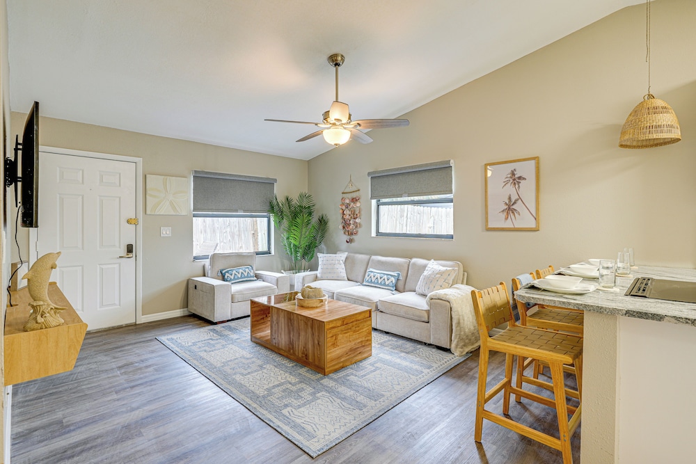Dtwn Palm Harbor Condo: Walk to Water!