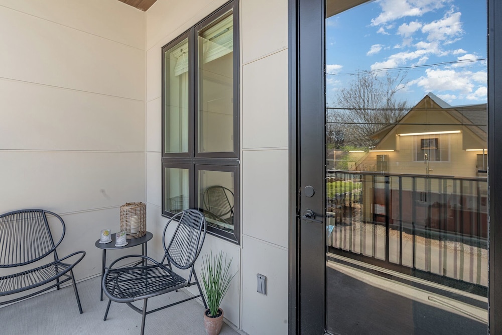 Treble Maker -rooftop Lounge - Pool - In Music Row