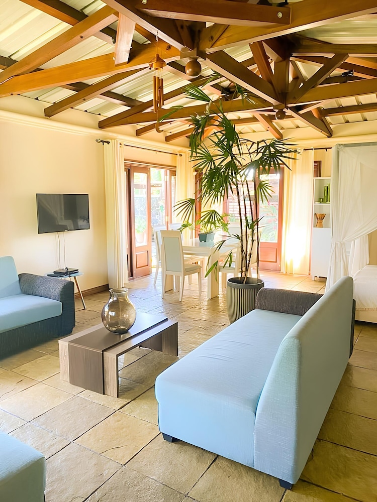 Laurels Villas