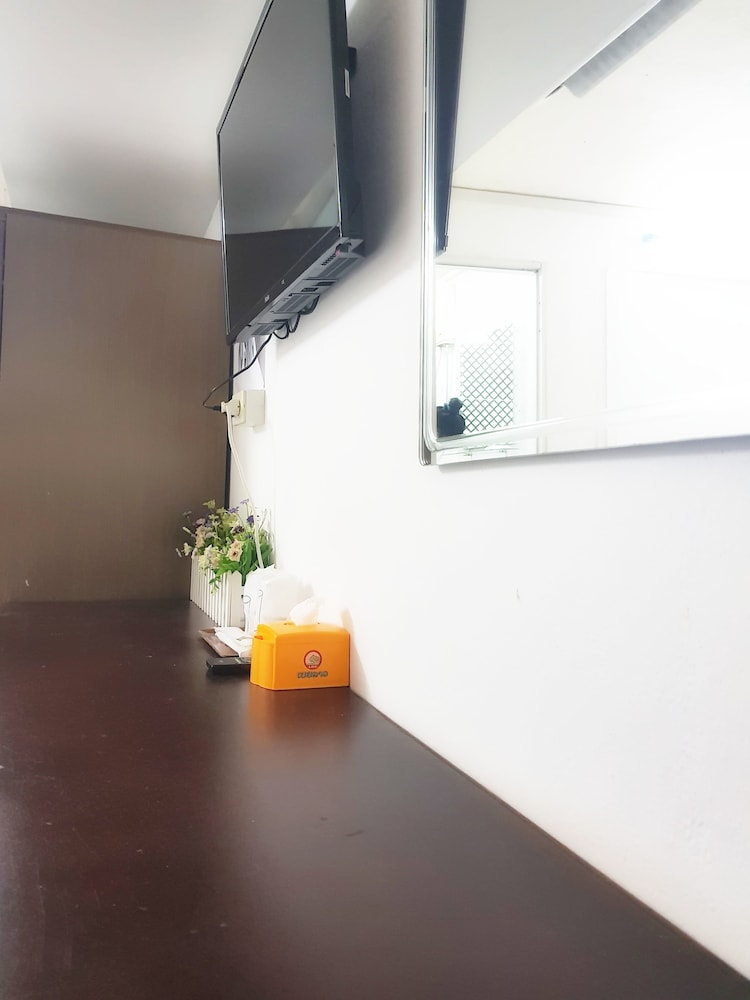 Green Box Hotel - Hostel