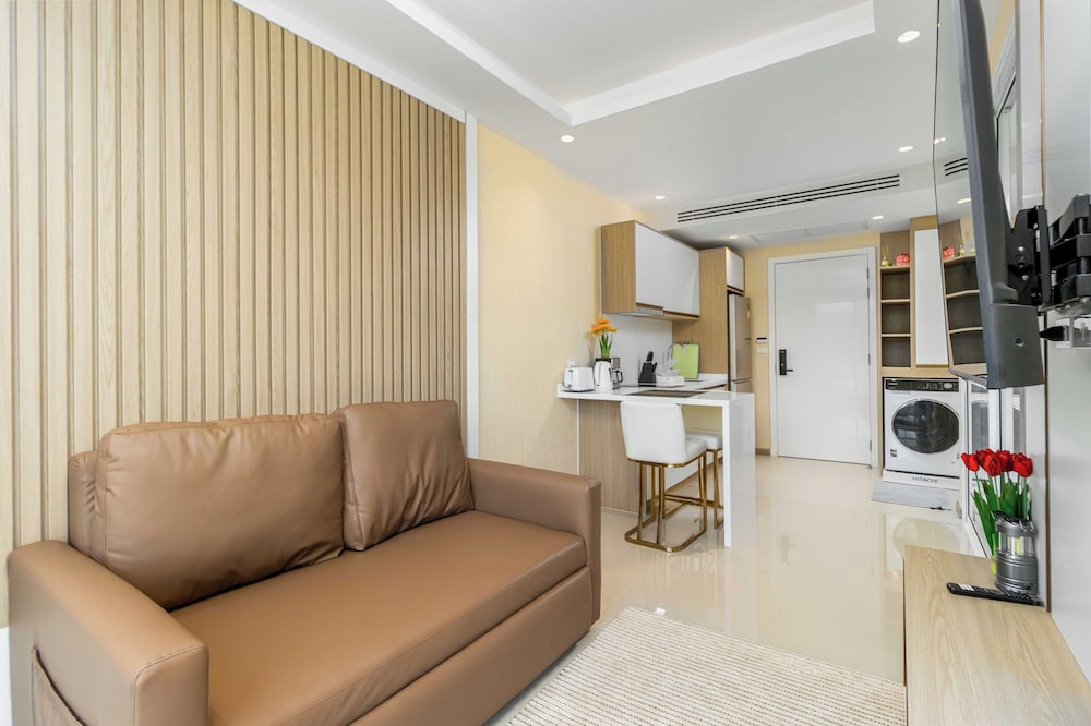 City1BR Condo Pool Gym C261
