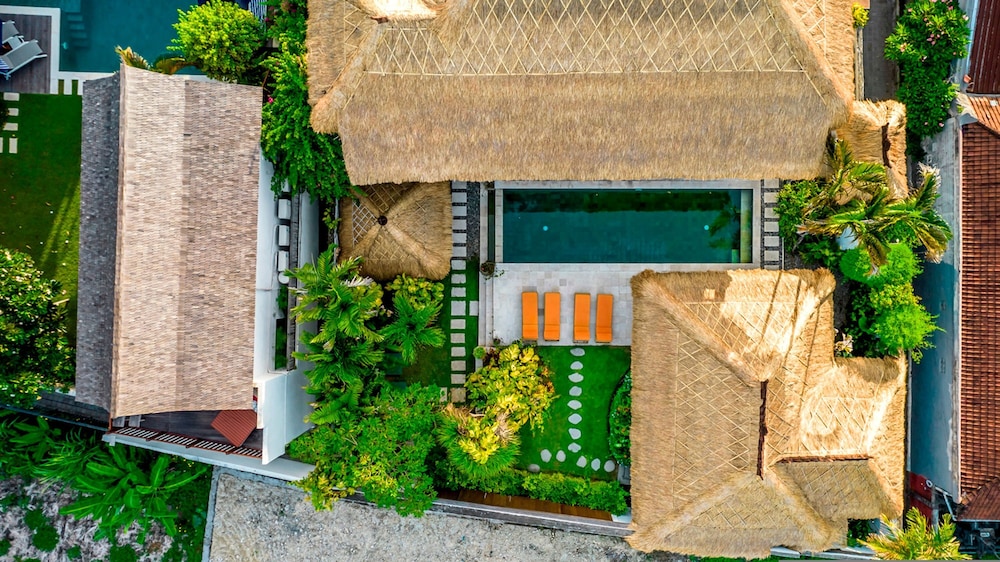 Villa Gading by Alfred in Bali - Stunning 4BD Villa in the Heart of Seminyak Beach