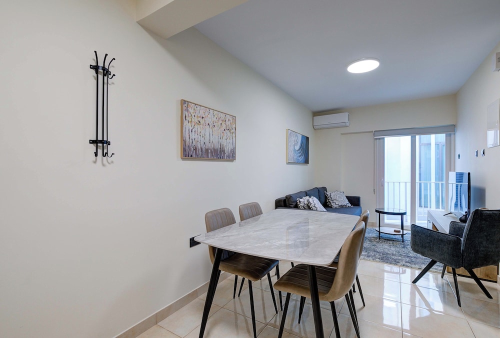 74 Prokymea- Steps From the Sea, Downtown, Balcony