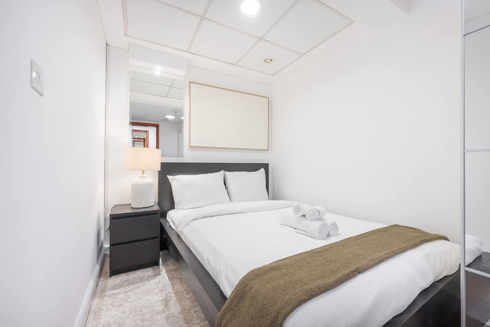 Well-furnished 3 Bedroom in Park Towers Difc