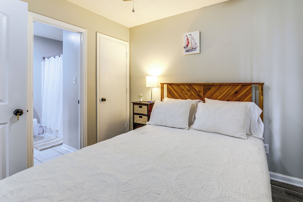 Jacksonville Home By Camp Lejeune, Beaches & More!